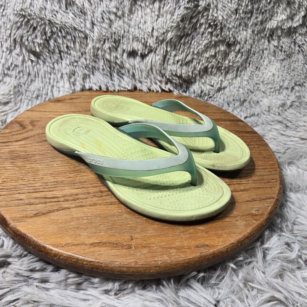 CROCS Capri V Flip Flop Thong Sandals Women Size 7 Green Slip On Outdoors Comfy